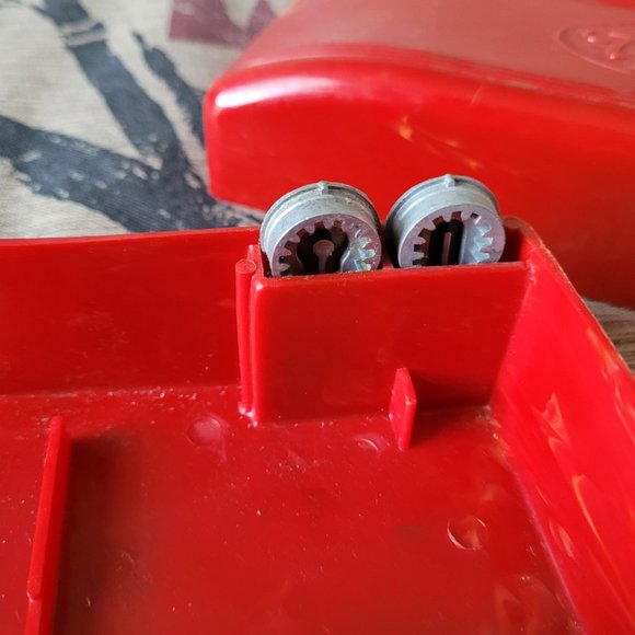 Vintage White Magic Key Buttonholer - Picture 8 of 16